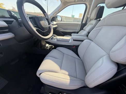 New 2025 Lincoln Navigator Reserve image 13