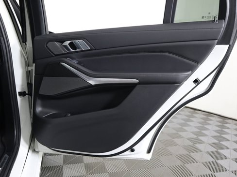 Used 2022 BMW X7 M50i image 33