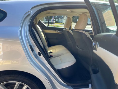 Used 2016 Lexus CT 200h image 33