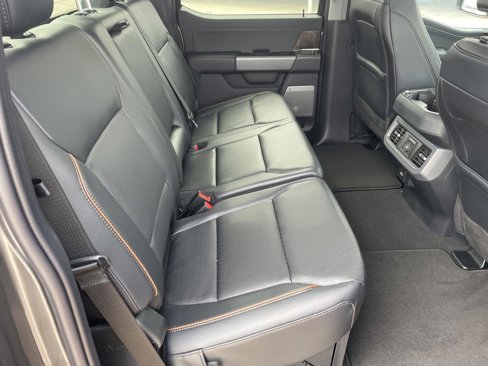 New 2025 Ford F250 Lariat w/ Chrome Package image 31