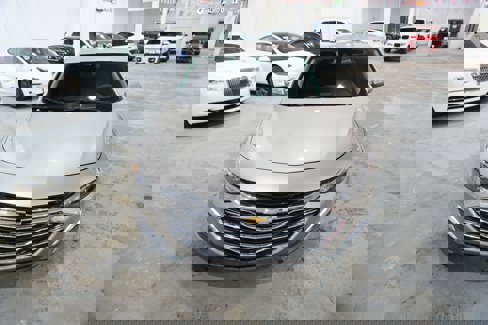 Used 2025 Chevrolet Malibu LT image 3