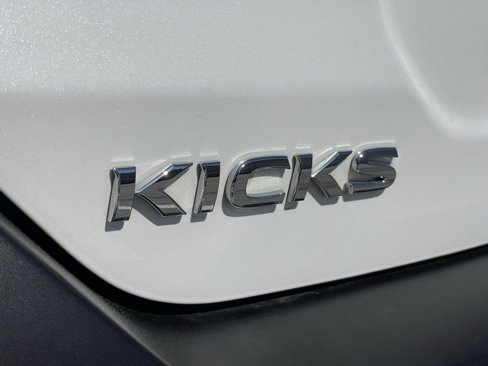 Used 2018 Nissan Kicks SV image 20