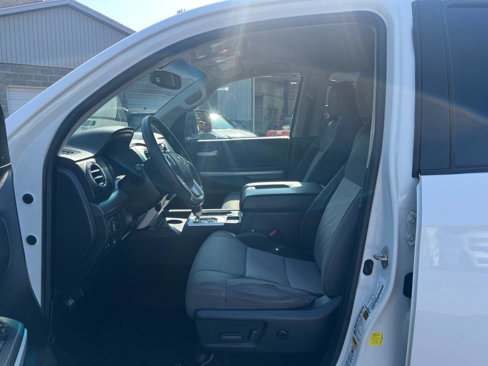 Used 2017 Toyota Tundra SR5 image 9