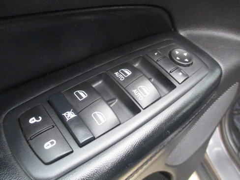 Used 2016 Jeep Grand Cherokee Laredo w/ Quick Order Package 23E image 12