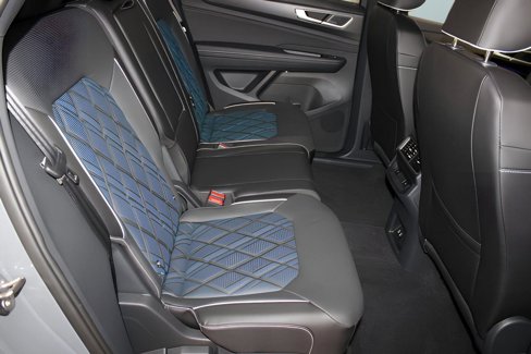 Used 2025 Volkswagen Atlas Cross Sport SEL Premium R-Line image 29