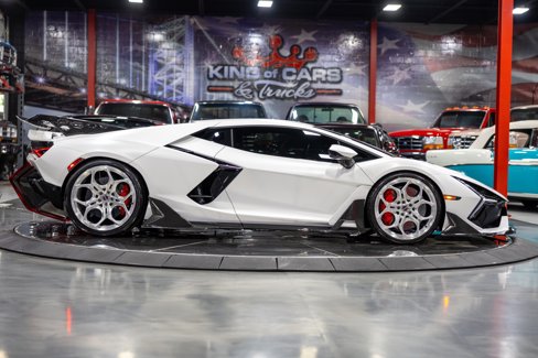 Used 2024 Lamborghini Revuelto image 34