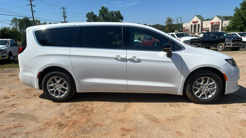 New 2026 Chrysler Voyager LX image 7