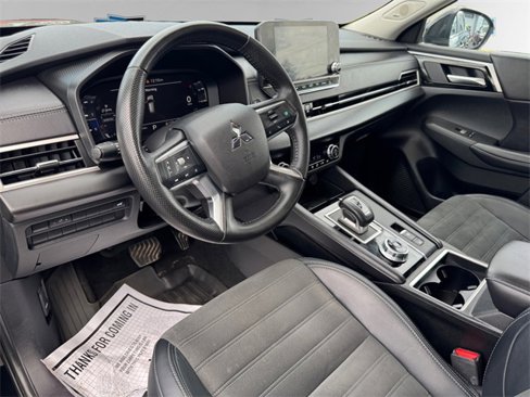 Used 2024 Mitsubishi Outlander SE Black Edition image 10