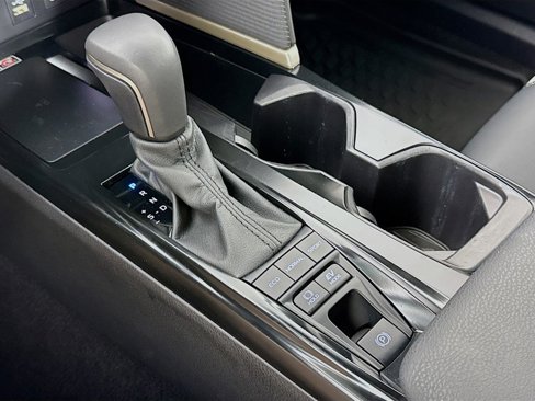 Used 2025 Toyota Camry SE image 16