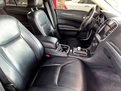 Used 2017 Chrysler 300 Limited image 12
