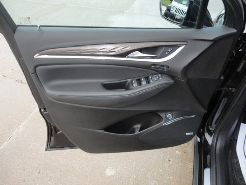 Used 2024 Buick Enclave Avenir w/ Avenir Technology Package image 3