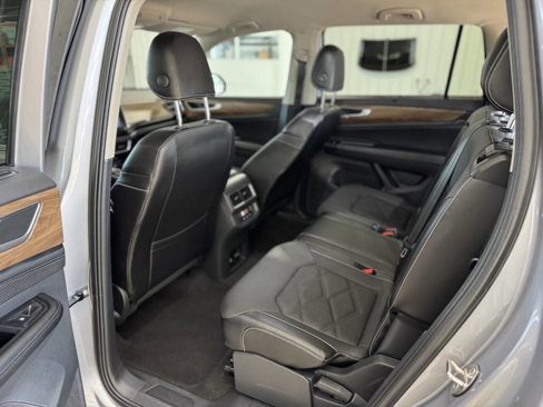 Used 2024 Volkswagen Atlas SE image 36