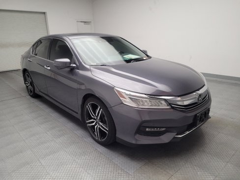 Used 2017 Honda Accord Touring image 13