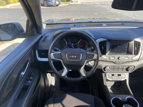 Used 2024 GMC Terrain SLE image 8