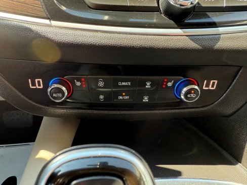 Used 2021 Buick Enclave Essence image 28