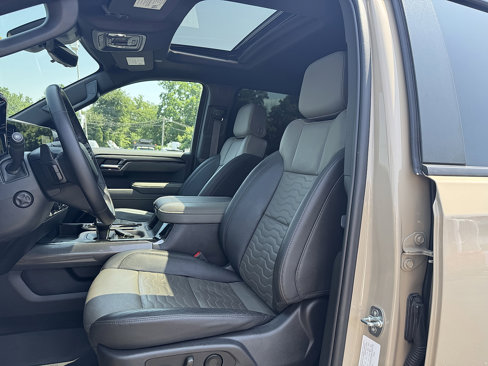 Used 2023 Chevrolet Silverado 1500 ZR2 image 9