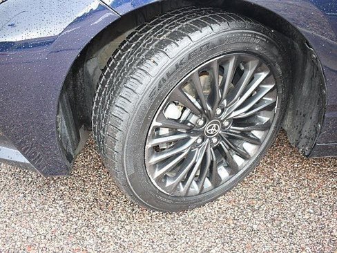 Used 2021 Toyota Avalon XSE image 9