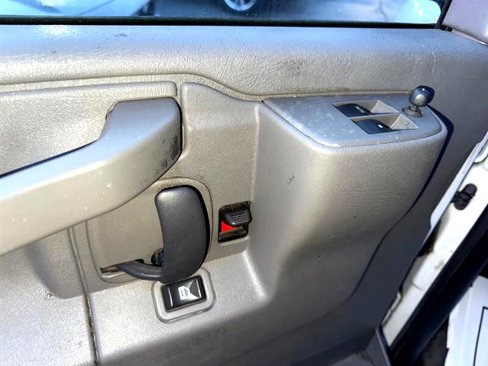 Used 2016 Chevrolet Express 2500 image 28