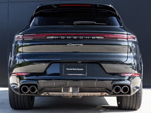 Used 2025 Porsche Cayenne image 10