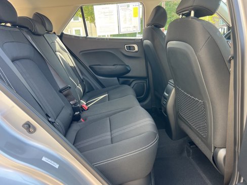 Used 2025 Hyundai Venue SEL image 24