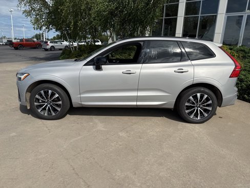 Certified 2025 Volvo XC60 B5 Plus image 2