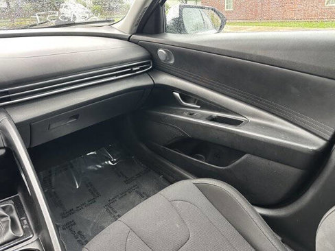 Used 2021 Hyundai Elantra SE image 20