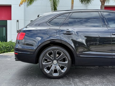 Used 2020 Bentley Bentayga Design Series image 7