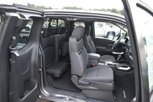 Used 2024 Nissan Frontier SV image 15