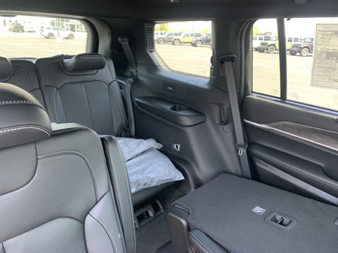 New 2025 Jeep Grand Cherokee L Limited w/ Luxury Tech Group II image 13