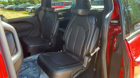 New 2026 Chrysler Pacifica Select image 21