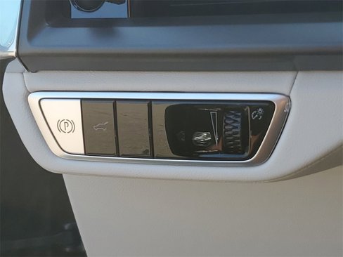 New 2026 Cadillac Vistiq Sport image 17