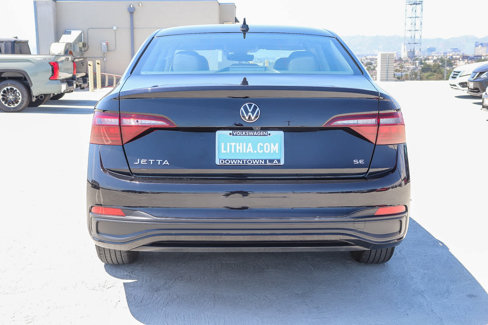 Used 2024 Volkswagen Jetta SE image 5