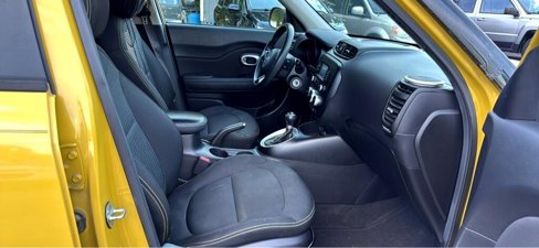 Used 2016 Kia Soul + image 10