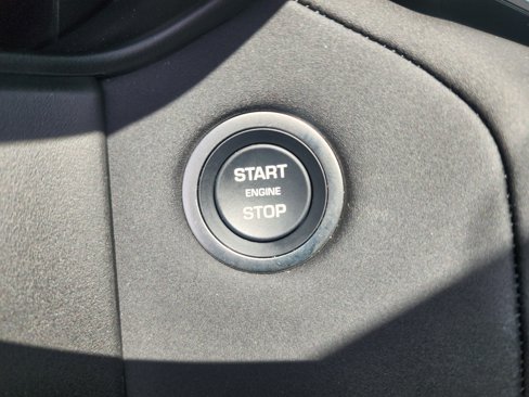 Used 2025 Land Rover Range Rover Velar S image 32