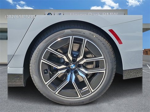 New 2026 BMW 750e xDrive w/ Executive Package image 7