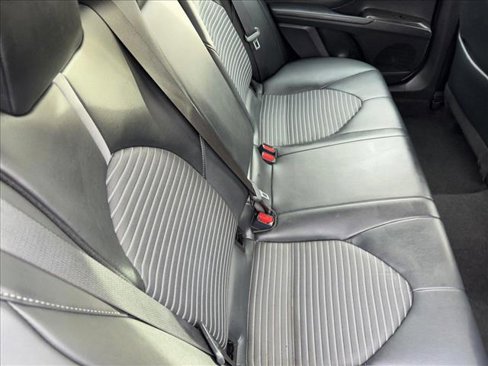 Used 2022 Toyota Camry SE image 18
