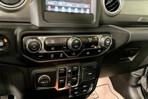Used 2021 Jeep Wrangler Unlimited Sahara image 32
