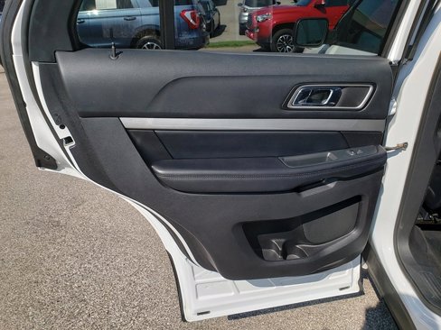 Used 2017 Ford Explorer XLT w/ Equipment Group 202A image 12