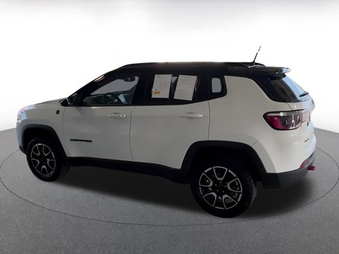 Used 2025 Jeep Compass Trailhawk image 8