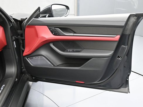 New 2025 Porsche Taycan GTS image 31