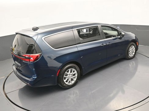 New 2025 Chrysler Pacifica Select image 45