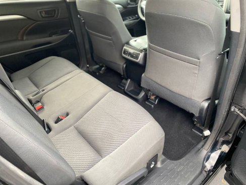 Used 2015 Toyota Highlander LE image 8