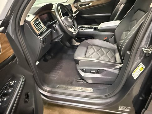 Used 2025 Volkswagen Atlas SE image 58