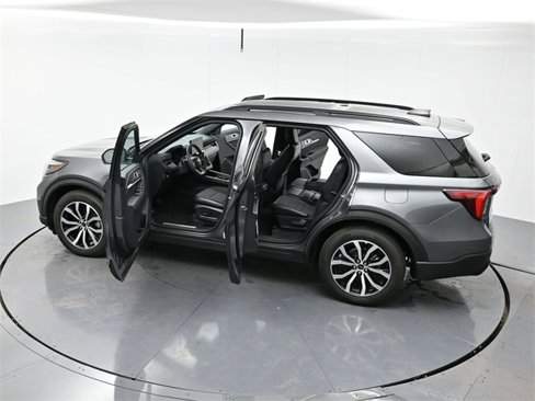 Used 2025 Ford Explorer ST-Line w/ Premium Package image 45