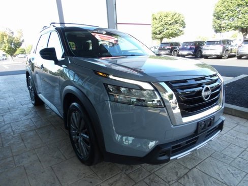 Certified 2024 Nissan Pathfinder SL w/ SL Premium Package image 3