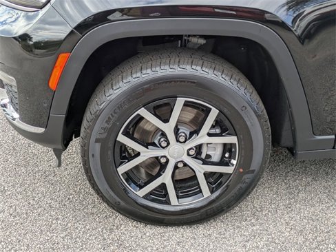 New 2025 Jeep Grand Cherokee L Limited w/ Luxury Tech Group II image 10