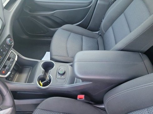 Used 2024 GMC Terrain SLE image 32