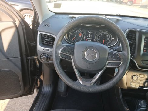 Used 2021 Jeep Cherokee Latitude image 18