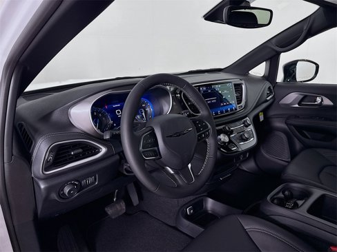 New 2026 Chrysler Pacifica Select image 10