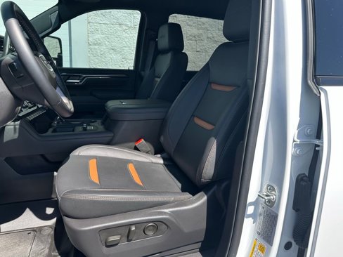 Used 2025 GMC Sierra 3500 AT4 w/ AT4 Premium Plus Package image 12